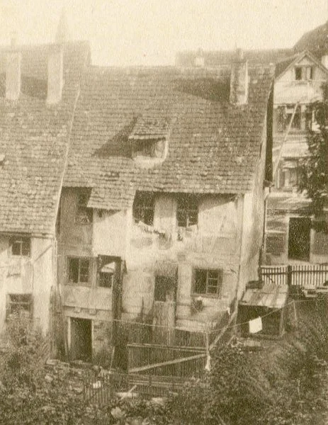 Ausschnitt aus einem Bild um 1900 mit der Rückseite (Gartenseite) des Hauses. Foto: Wilhelm Klemm (StadtA SHA FS 40617)