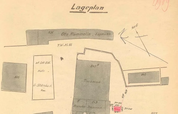 Rechts ist das Gebäude PKN 842 zu erkennen (Im Lindach 14). Aus einem Lageplan der Ziegelei (Im Lindach 11/12) von 1909 (Baurechtsamt SHA, Bauakten)