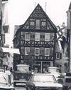 Bild von 1978. Noch ist die Gelbinger Gasse keine Fußgängerzone. Foto: Haller Tagblatt (StadtA SHA FS 09388)