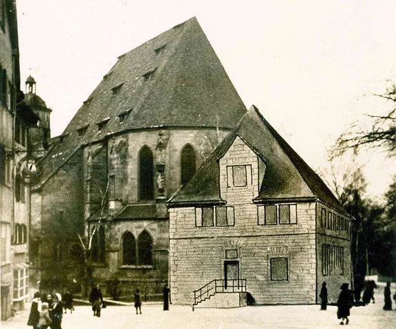 Weiteres Foto des Holzmarkts mit hineinretuschierter Skizze für den von Dr. Eduard Krüger entworfenen Neubau der Landeszentralbank, 1950 (StadtA Schwäb. Hall FS 54108)