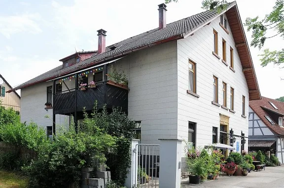 Südwestansicht, Juli 2010. Foto: Dietmar Hencke (StadtA SHA Server Häuserlexikon)