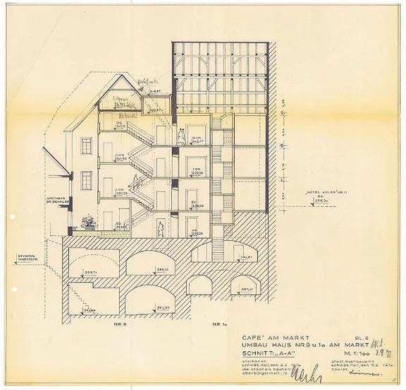 Schnittzeichnung aus den Plänen zum umfassenden Umbau des Sibilla-Egen-Hauses (Am Markt 10) und der bisherigen Drogerie Finckh (Am Markt 10), 1970. Das „doppelstöckige“ Kellersystem unter beiden Häusern ist hier gut erkennbar (Stadt Schwäbisch Hall, Baurechtsamt, Bauakten Am Markt 9)