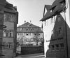 Blick vom Keckenhof aus Richtung Norden, rechts das damalige (und heutige) „Haller Tagblatt“, Bildmitte Haus Chur (Hafenmarkt 1, heute Kreissparkasse). Undat., um 1928-1934. Fotograf unbekannt (StadtA Schwäb. Hall DIG 05847, Original: Ivo Lavetti / www.nostalgus.de, alle Rechte vorbehalten)