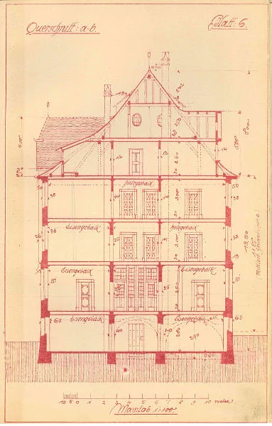 Querschnitt aus den Plänen zum Neubau des Hauses, 1907. In den beiden oberen Stockwerken befanden sich Dienstwohnungen für den Oberamtspfleger und den Sparkassenkassier (StadtA Schwäb. Hall 27/0527).
