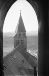 Blick über das Dach auf den Westturm. Undat., um 1928-1935. Fotograf unbekannt (StadtA Schwäb. Hall DIG 05652, Original: Ivo Lavetti / www.nostalgus.de, alle Rechte vorbehalten)