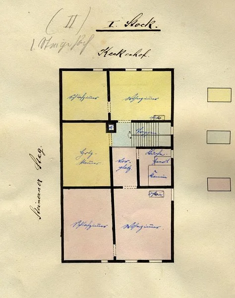 Grundriss des I. Stocks für einen Teilungsplan zwischen den Hausbesitzern Michael Feil (gelb) und Friedrich Heiner (rosa), 1896 (gemeinschaftlicher Besitz: blau) (StadtA Schwäb. Hall 19/1060, Beil. 24)