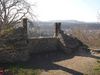 Fenstergewände des 15./16. Jahrunderts von innen. Der Blick über Teile Schwäbisch Halls zeigt die strategisch günstige Lage der Burg. Bild aus dem April 2007. Foto: Daniel Stihler (StadtA Schwäb. Hall DIG 04317)