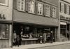 Nach dem Einbau der neuen Schaufensterfassade, vermutlich 1963 (StadtA SHA Seyboth F 0370)