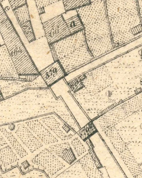 Ausschnitt aus  dem Primärkataster von 1827. Noch sind das Limpurger Tor (PKN 879) und das Neu-Tor (PKN 879a) nicht abgebrochen (StadtA SHA S13/0583)