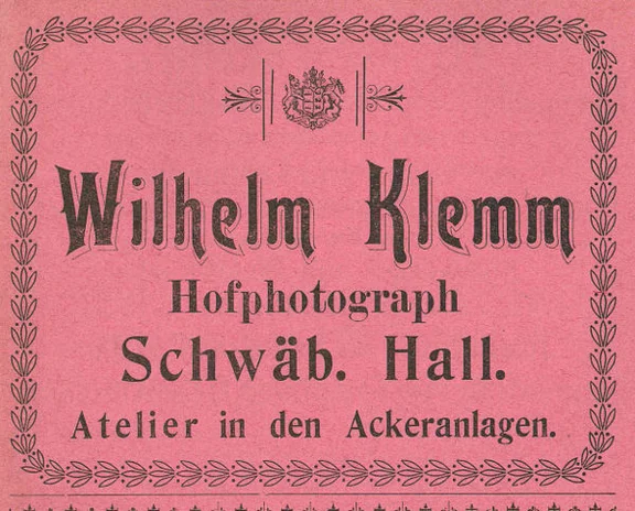 Anzeige des „Hofphotographen“ Wilhelm Klemm von 1901 aus: W. Burkhardt (Bearb.): Adreß- und Geschäfts-Handbuch der Oberamtsstadt Schwäbisch Hall, Schwäbisch Hall 1901, Inseratenanhang, S. 27 (StadtA Schwäb. Hall Bibl. 2947)
