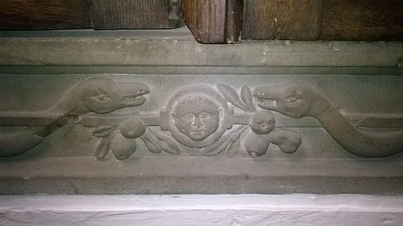 Dekoration einer vermutlich renaissancezeitlichen Nische (Wandschrank) im Erdgeschoss, Bild von 2016. Foto: Daniel Stihler (StadtA Schwäb. Hall DIG 07466)