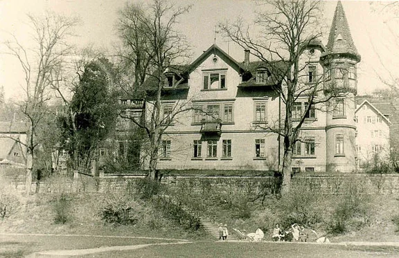 Das Haus, vermutlich nach der Reparatur der Schäden 1948, Fotograf: Dr. Otto Weller [?] (StadtA Schwäb. Hall R102/049)
