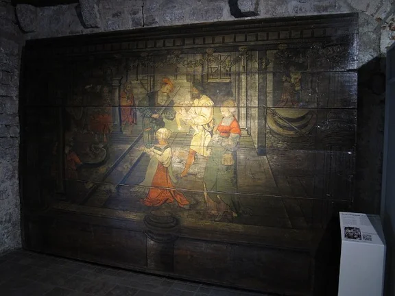 Gesamtansicht der aus dem Clausnizerhaus stammende Bohlenwand mit dem Gemälde „Das Urteil des Salomo“, um 1530, heute im Hällisch-Fränkischen Museum. Bild von 2013. Foto: Daniel Stihler (StadtA SHA DIG 05175)