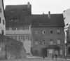 Blick aus Richtung Südosten vom Crailsheimer Tor aus, links das Haus Rosenbühl 2, rechts die „Krone“ (Klosterstraße 1). Undat., um 1928-1934. Fotograf unbekannt (StadtA Schwäb. Hall DIG 05796, Original: Ivo Lavetti / www.nostalgus.de, alle Rechte vorbehalten)