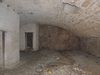 Unterer Keller mit Einbauten aus dem Zweiten Weltkrieg, die mit der Nutzung als Luftschutzkeller zusammenhängen, Juni 2016. Foto: Daniel Stihler (StadtA Schwäb. Hall DIG 09486)